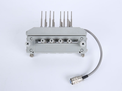 HH102A單相PC國(guó)網(wǎng)、南網(wǎng)背出線(xiàn)表座帶輔助端子（105、125MM-孔距，M8-螺桿）