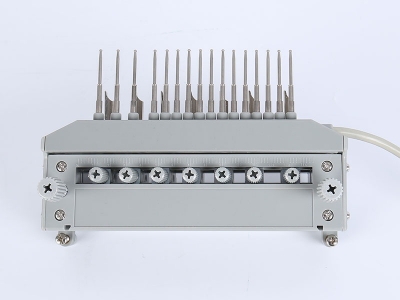 HH302三相國(guó)網(wǎng)背出線(xiàn)表座帶輔助端子（165MM-孔距，M8-螺桿）